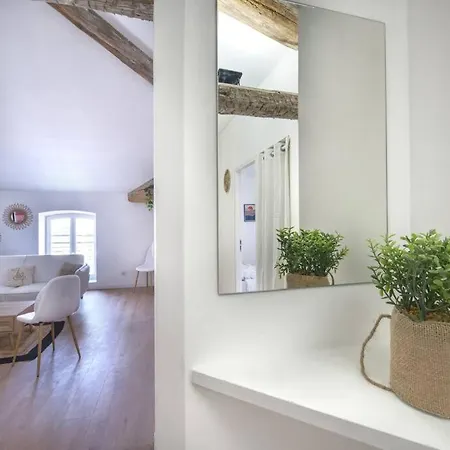 Superbe Appartement, Hypercentre, 4chambres. Μπεζιέ