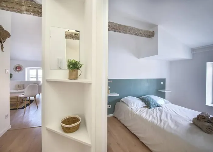 Superbe Appartement, Hypercentre, 4chambres. Μπεζιέ