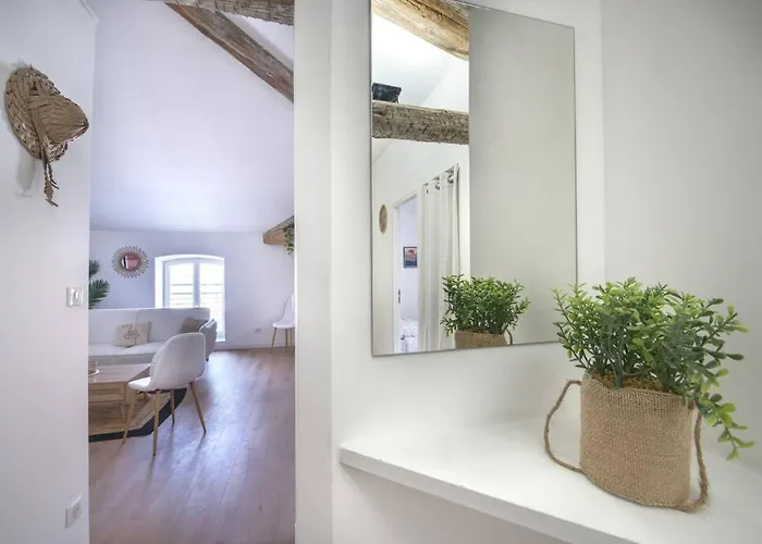 Superbe Appartement, Hypercentre, 4chambres. Μπεζιέ