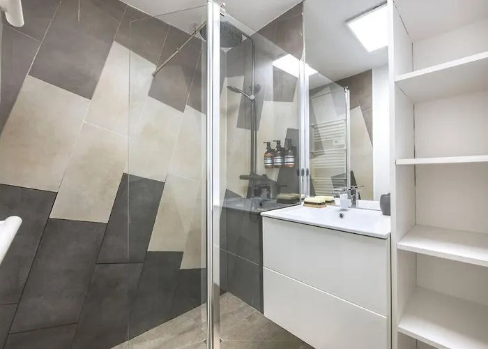 Superbe Appartement, Hypercentre, 4chambres. *